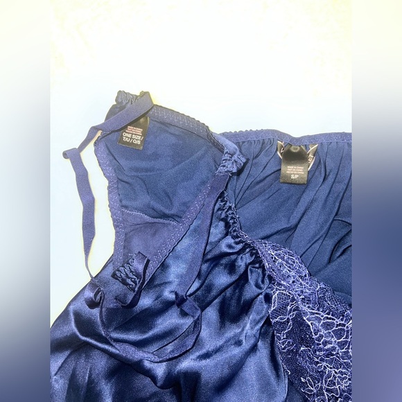 Victoria’s Secret Sleep Set - Picture 3 of 4